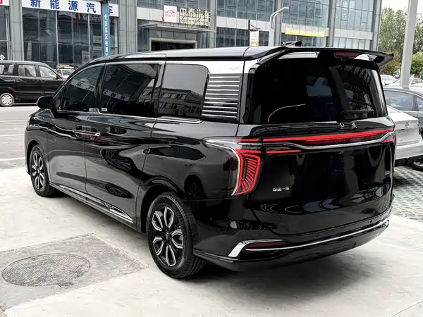 Hongqi HQ9 2023