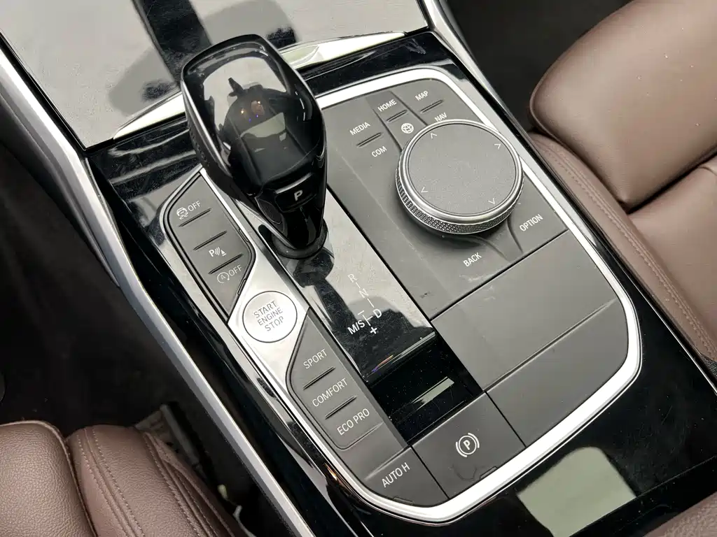 BMW 3 Series 2019 — фото 11