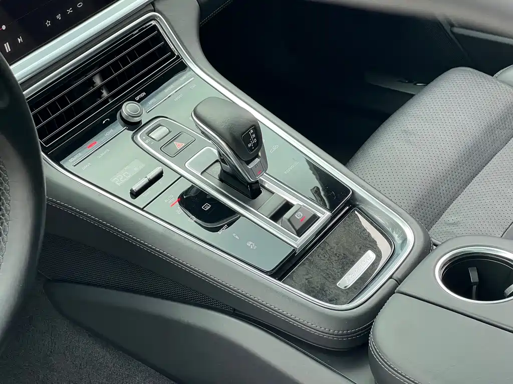 Porsche Panamera 2018 — фото 15