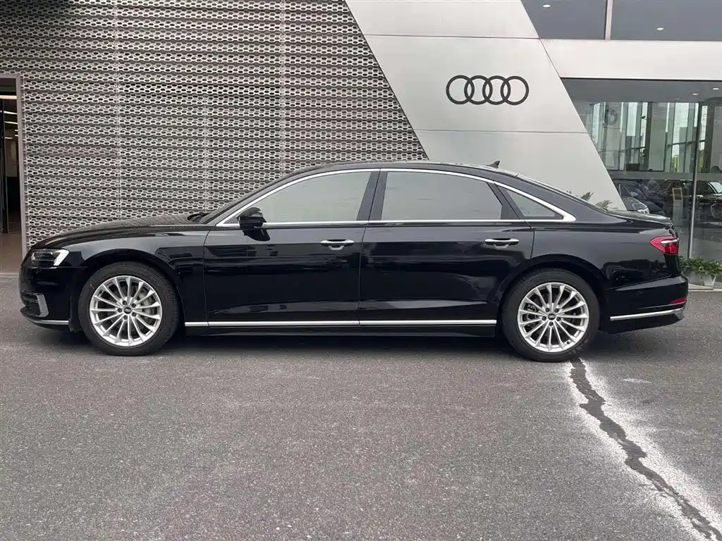 Audi A8 2021 — фото 4