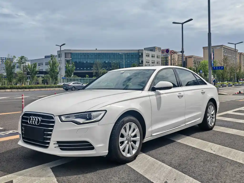 Audi A6L 2014 — фото 1