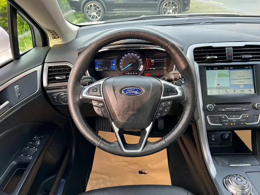 Ford Mondeo 2018 — фото 16