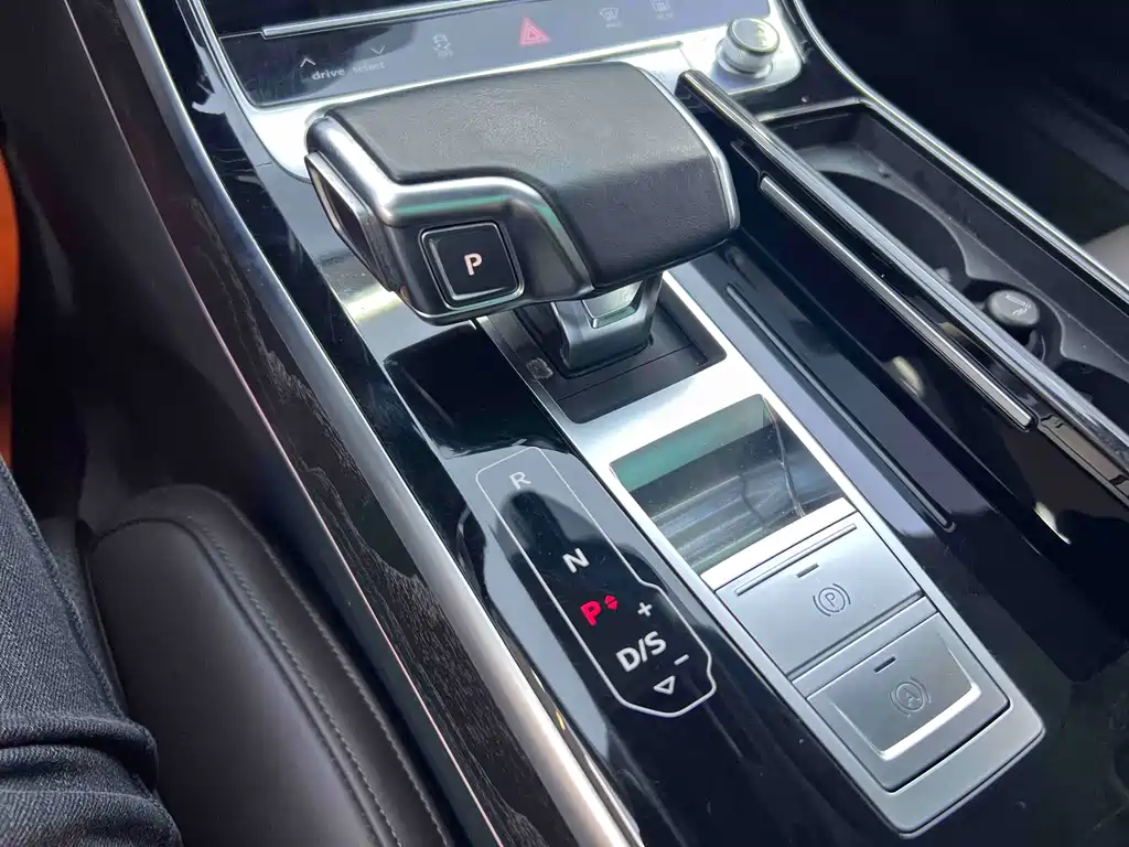 Audi A8 2022 — фото 14