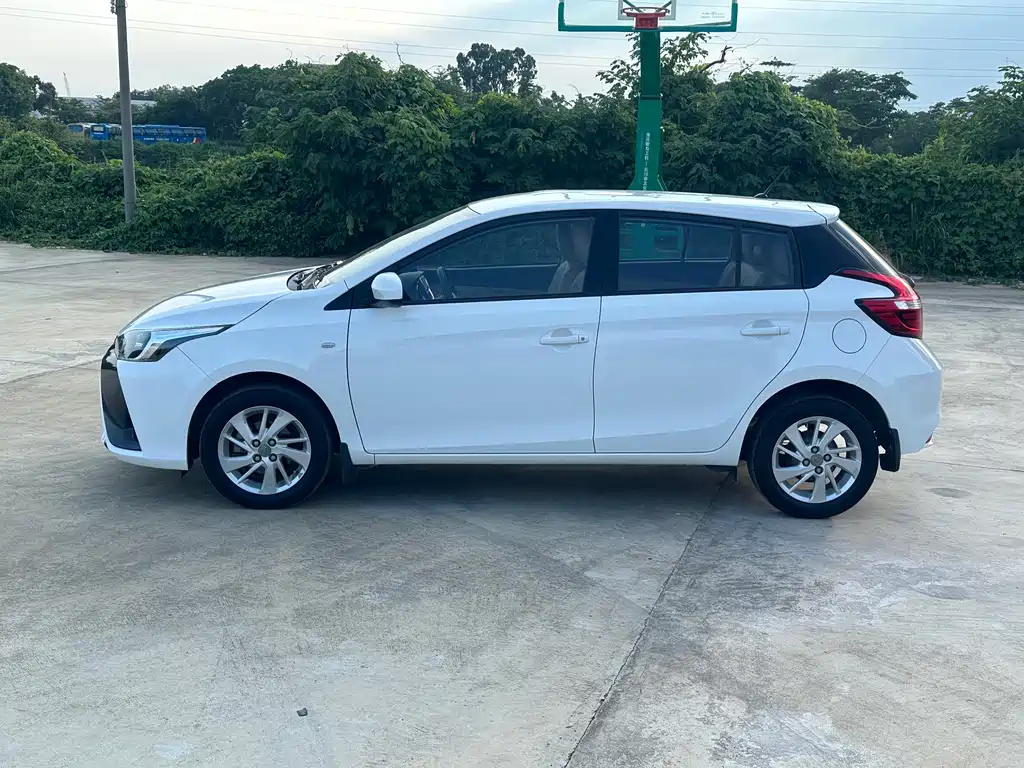 Toyota Yaris L 2018 — фото 6