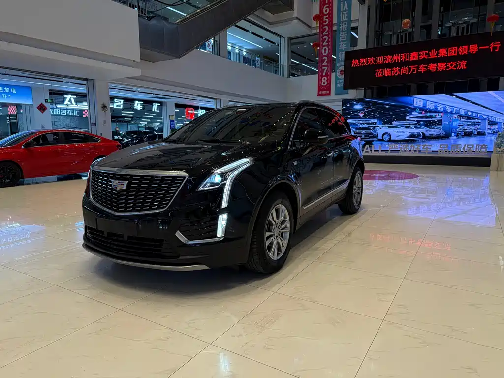 Cadillac XT5 2021 — фото 1