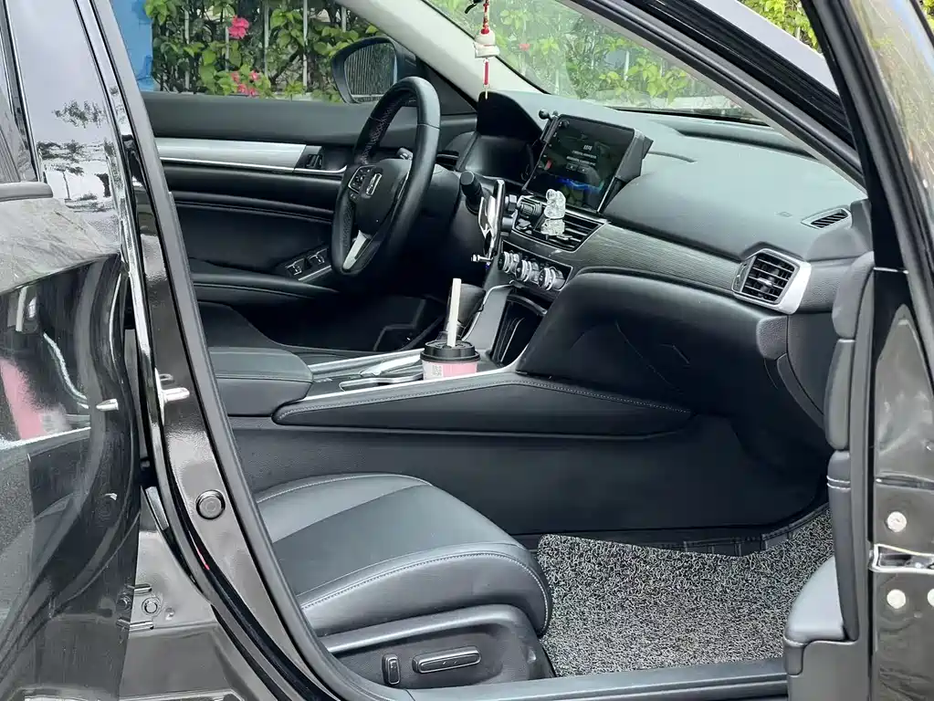 Honda Accord 2022 — фото 9