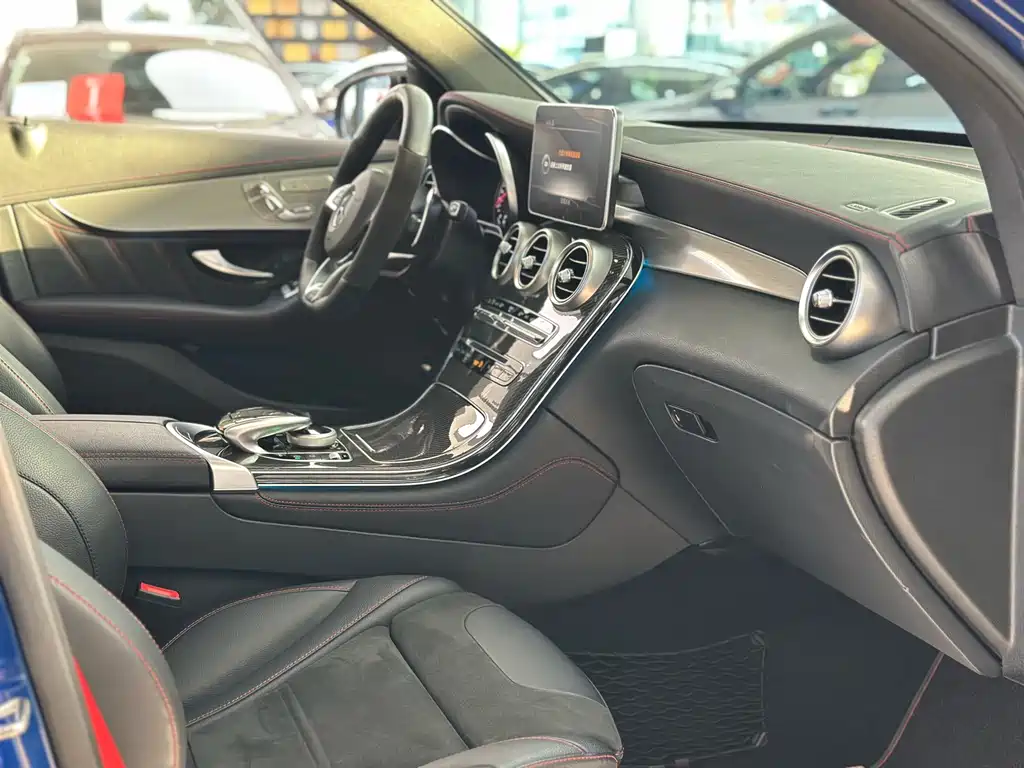 Mercedes-Benz GLC AMG 2019 — фото 12