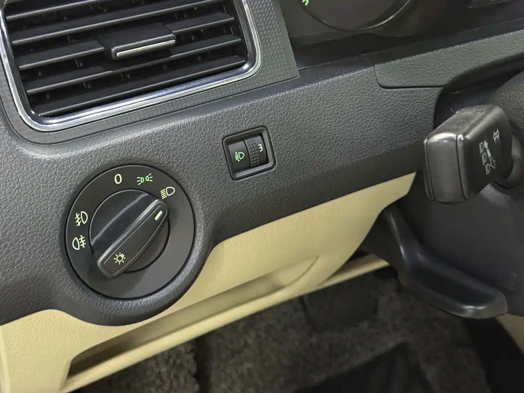 Skoda Rapid 2016 — фото 13