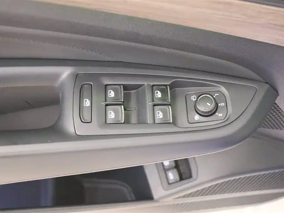 Volkswagen Passat PHEV 2019 — фото 13
