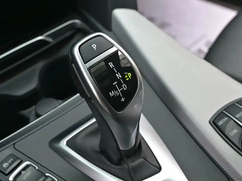 BMW 3 Series GT 2018 — фото 14