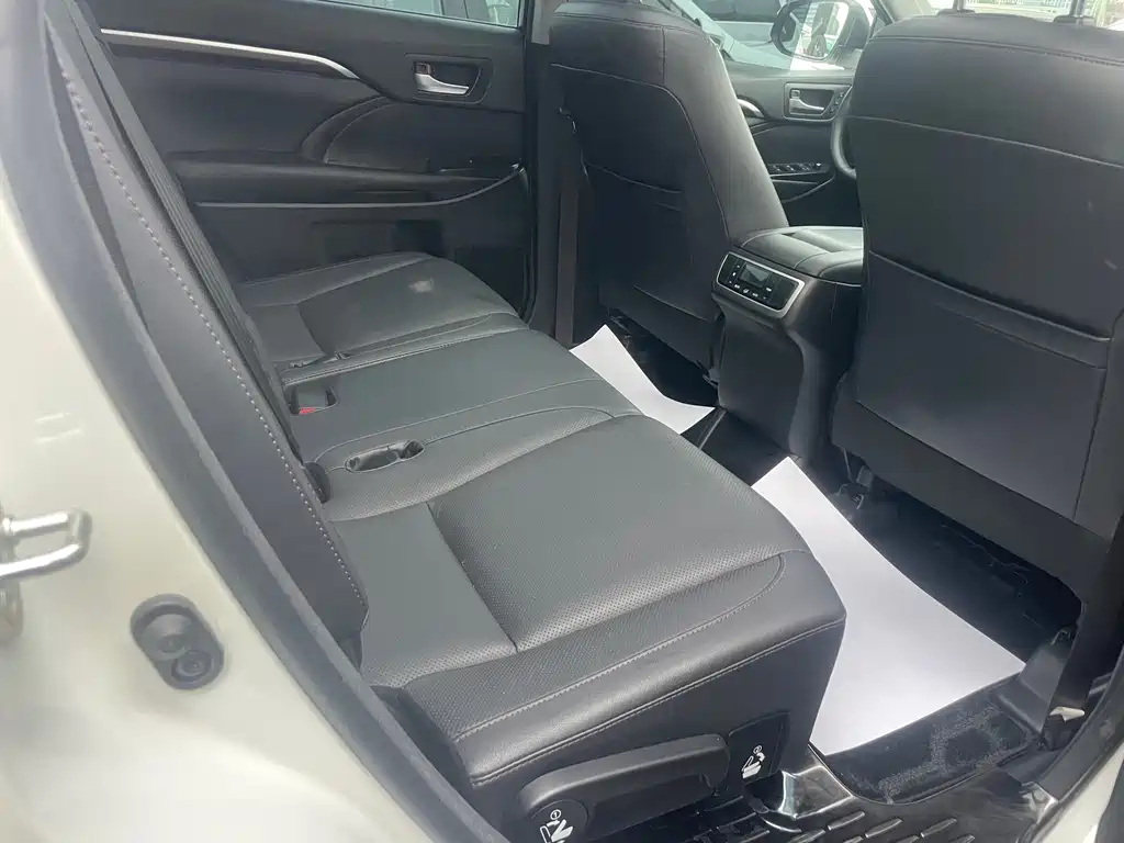 Toyota Highlander 2017 — фото 15