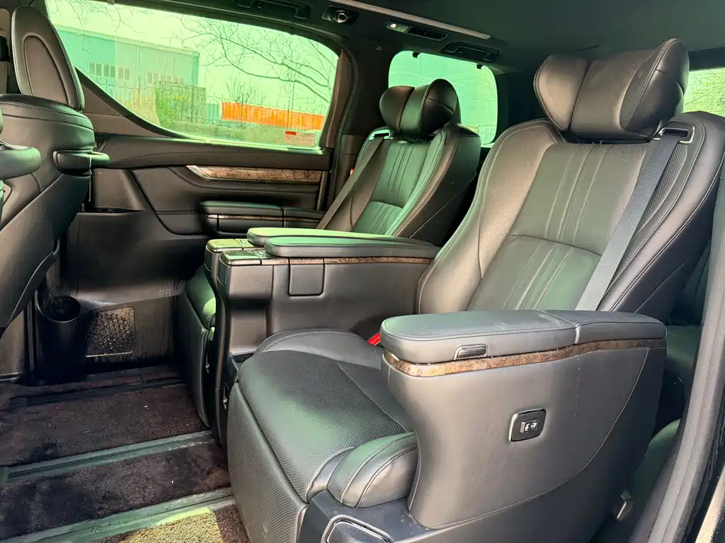 Toyota Alphard 2021 — фото 10