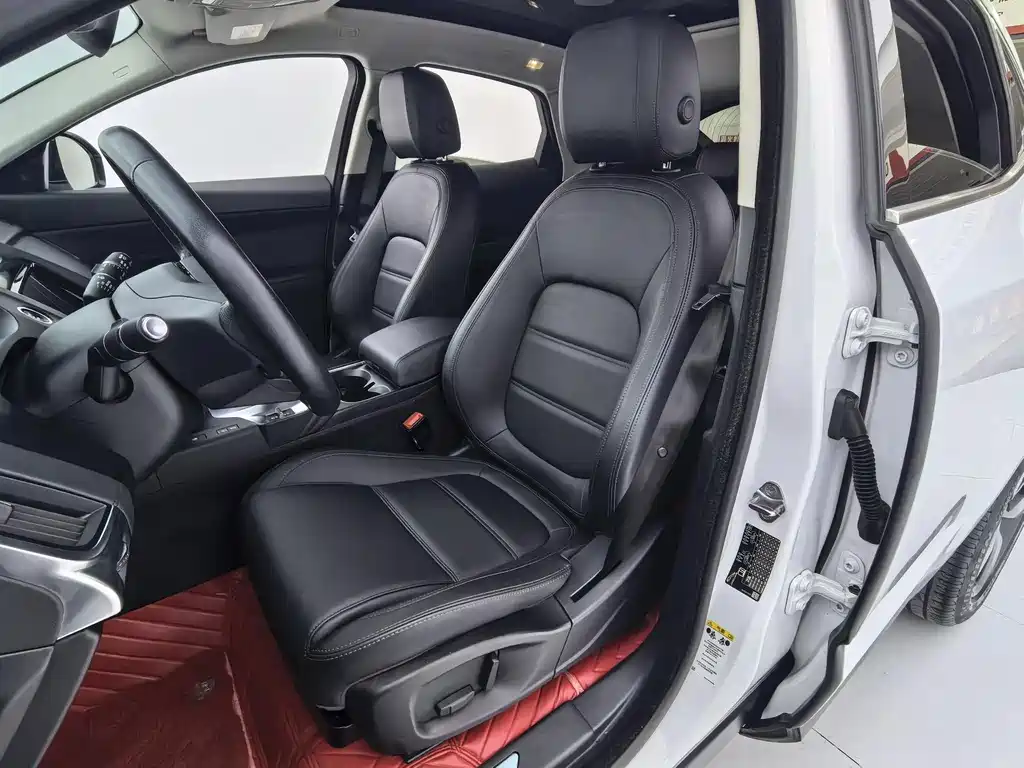 Jaguar E-PACE 2021 — фото 10