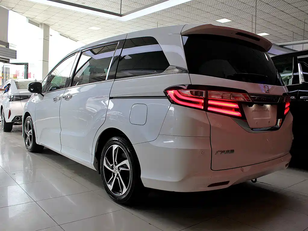 Honda Odyssey 2018 — фото 16