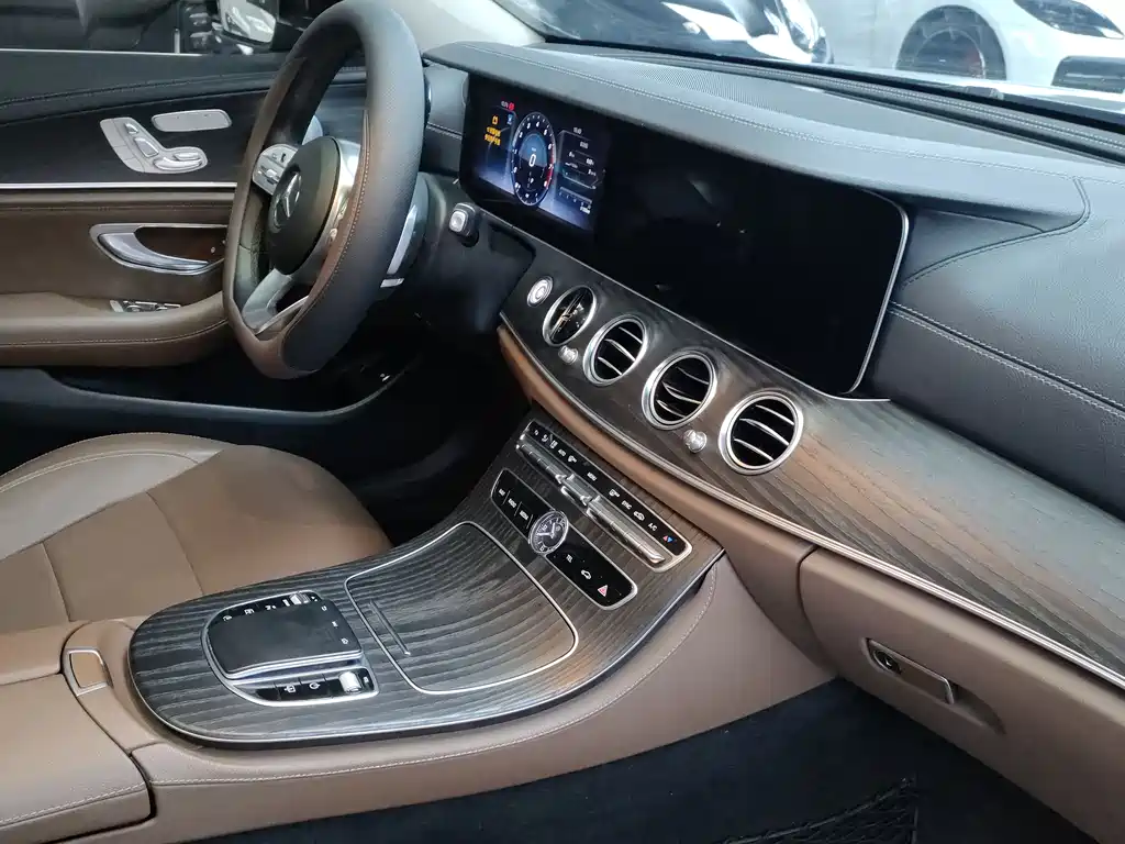 Mercedes-Benz E-Class 2020 — фото 9