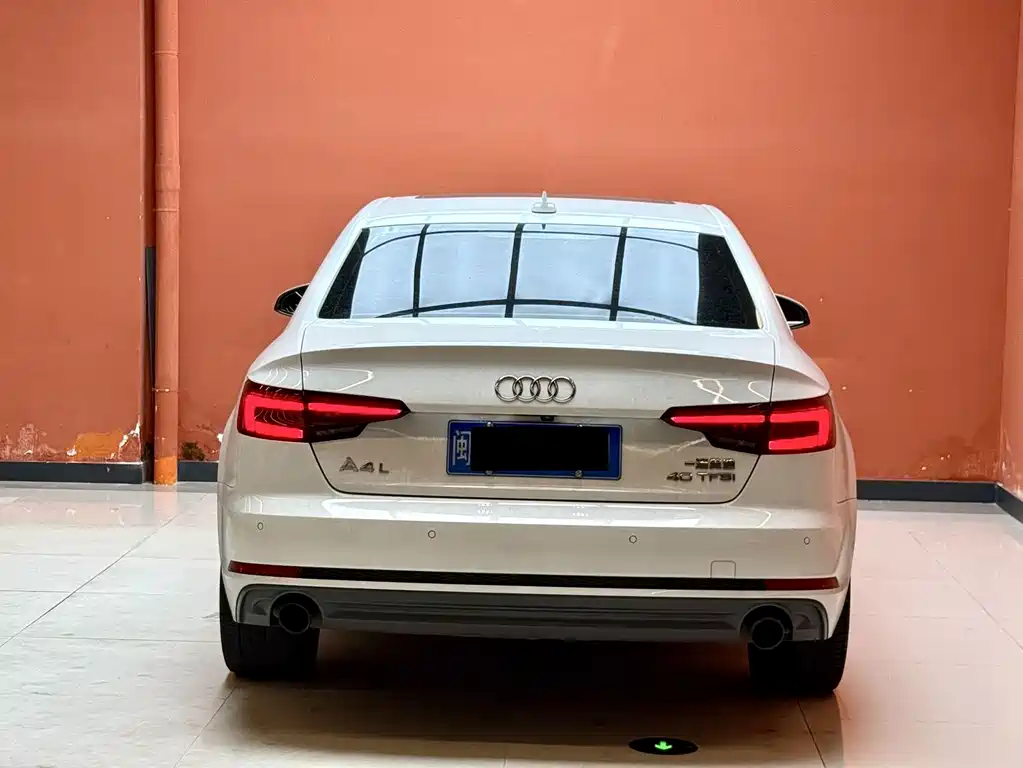 Audi A4L 2018 — фото 12
