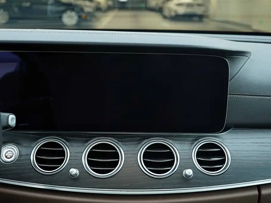 Mercedes-Benz E-Class 2021 — фото 17