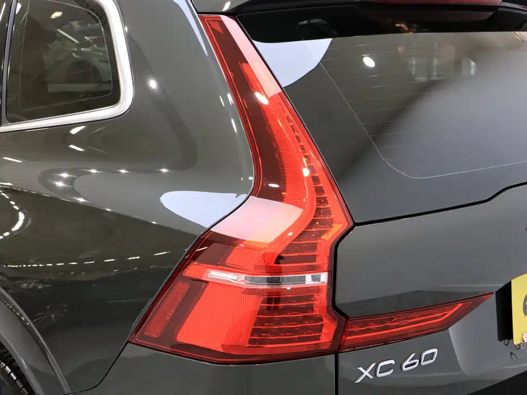 Volvo XC60 2022 — фото 7