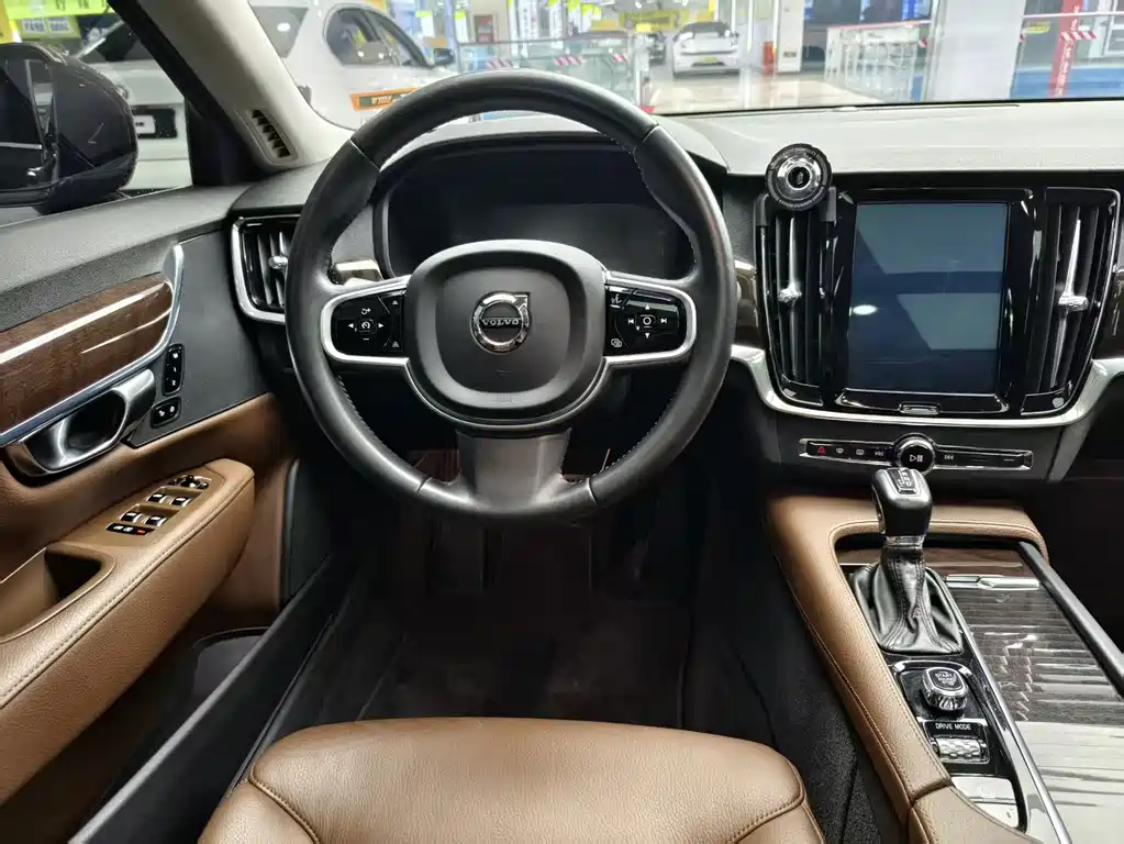 Volvo S90 2018 — фото 9