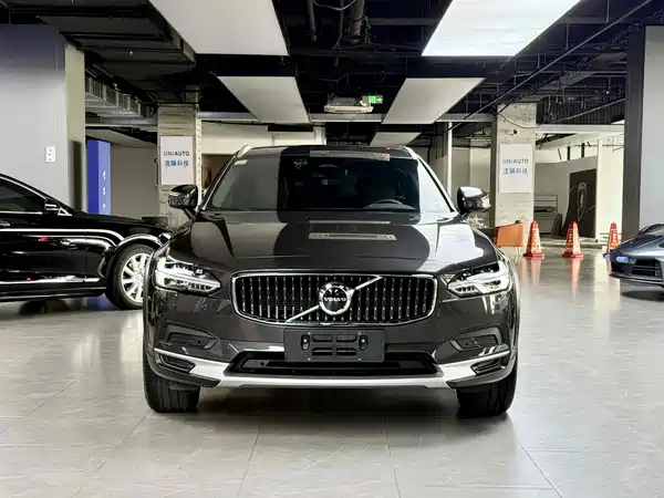 Volvo V90 2024