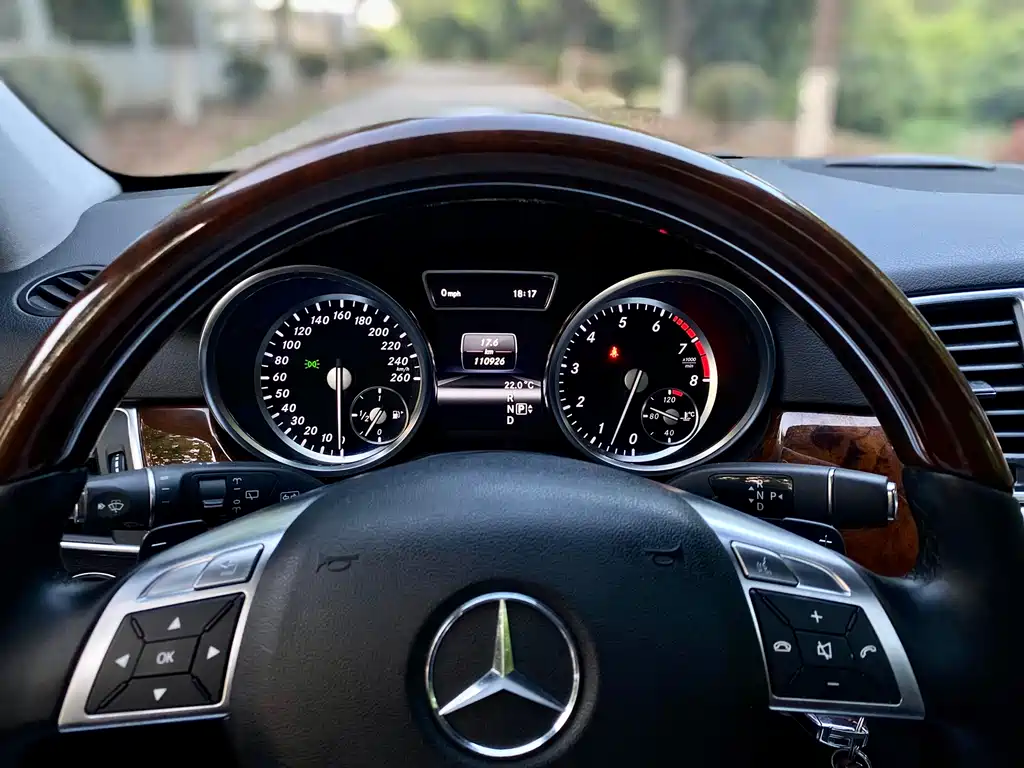 Mercedes-Benz M-Class 2012 — фото 15