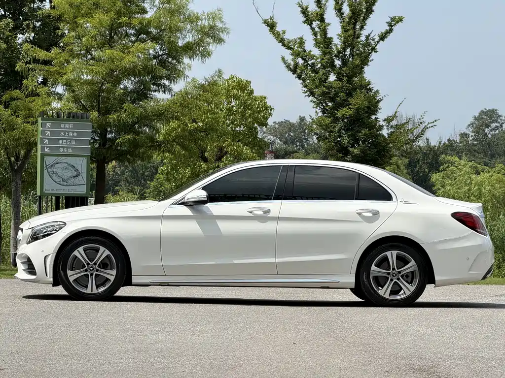 Mercedes-Benz C-Class 2019 — фото 17