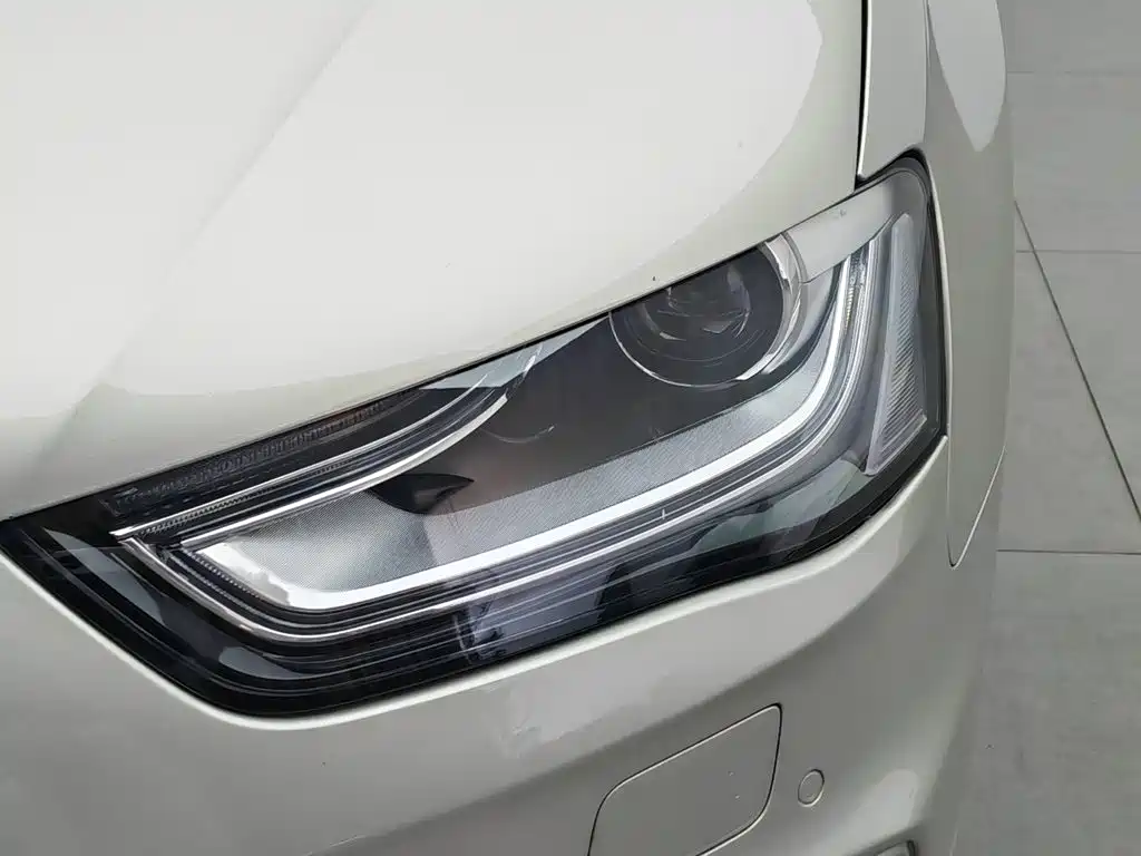 Audi A4L 2015