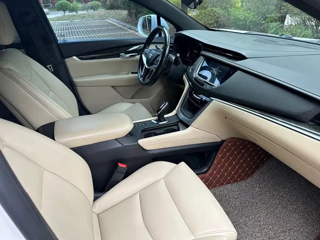 Cadillac XT5 2017 — фото 13