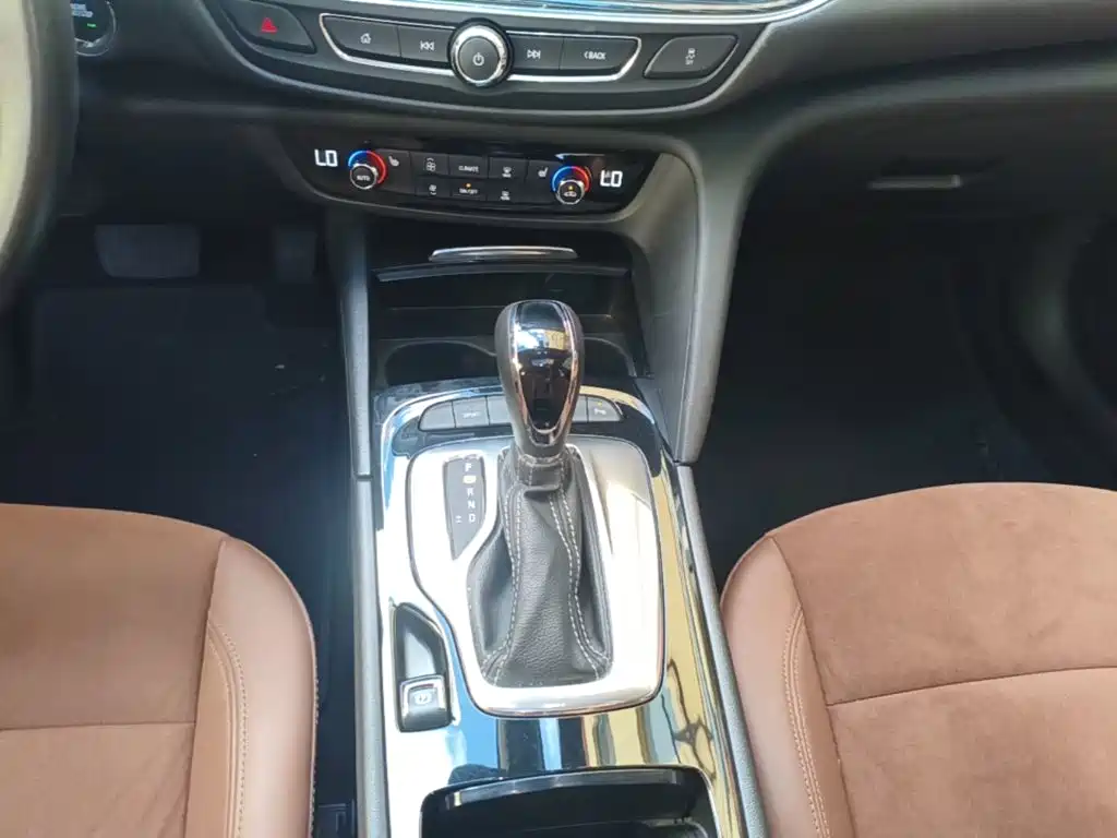 Buick Regal 2020 — фото 14