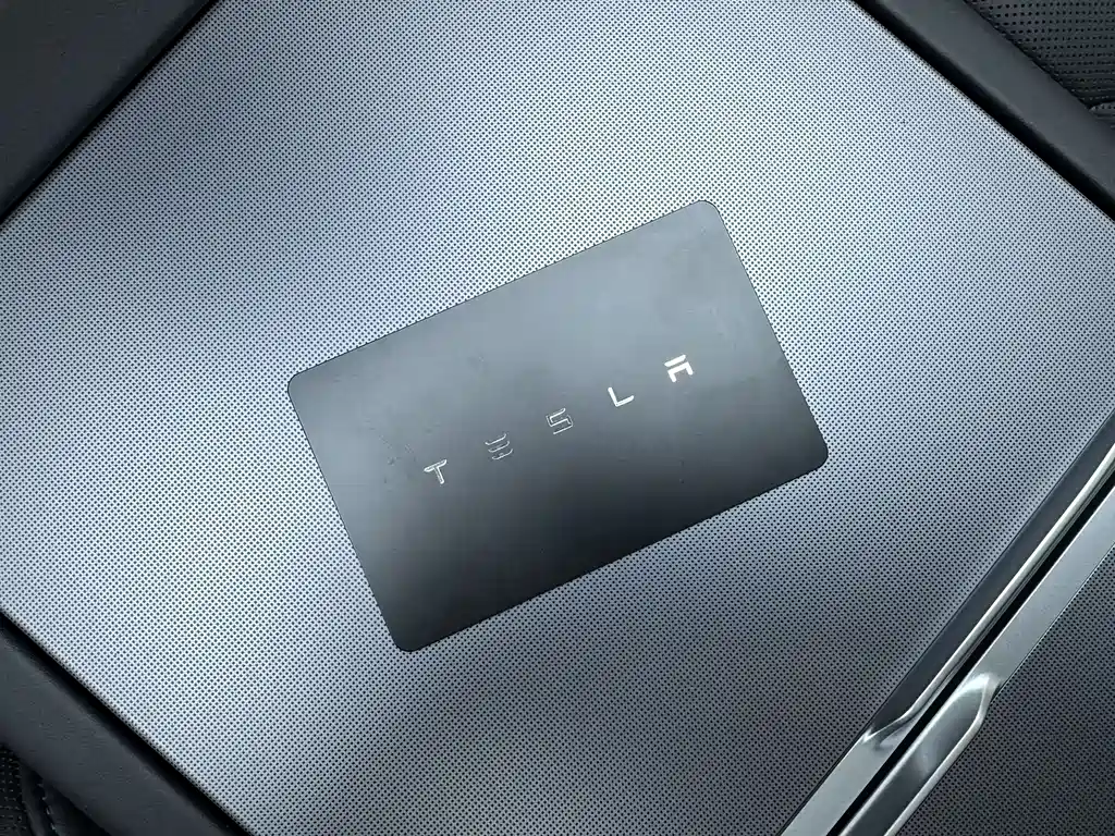 Tesla Model Y L 2026 — фото 20