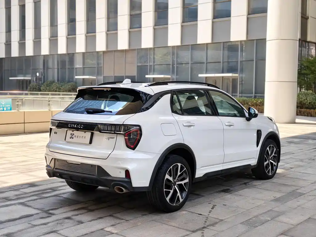 Lynk & Co 01 EM-P 2023 — фото 8