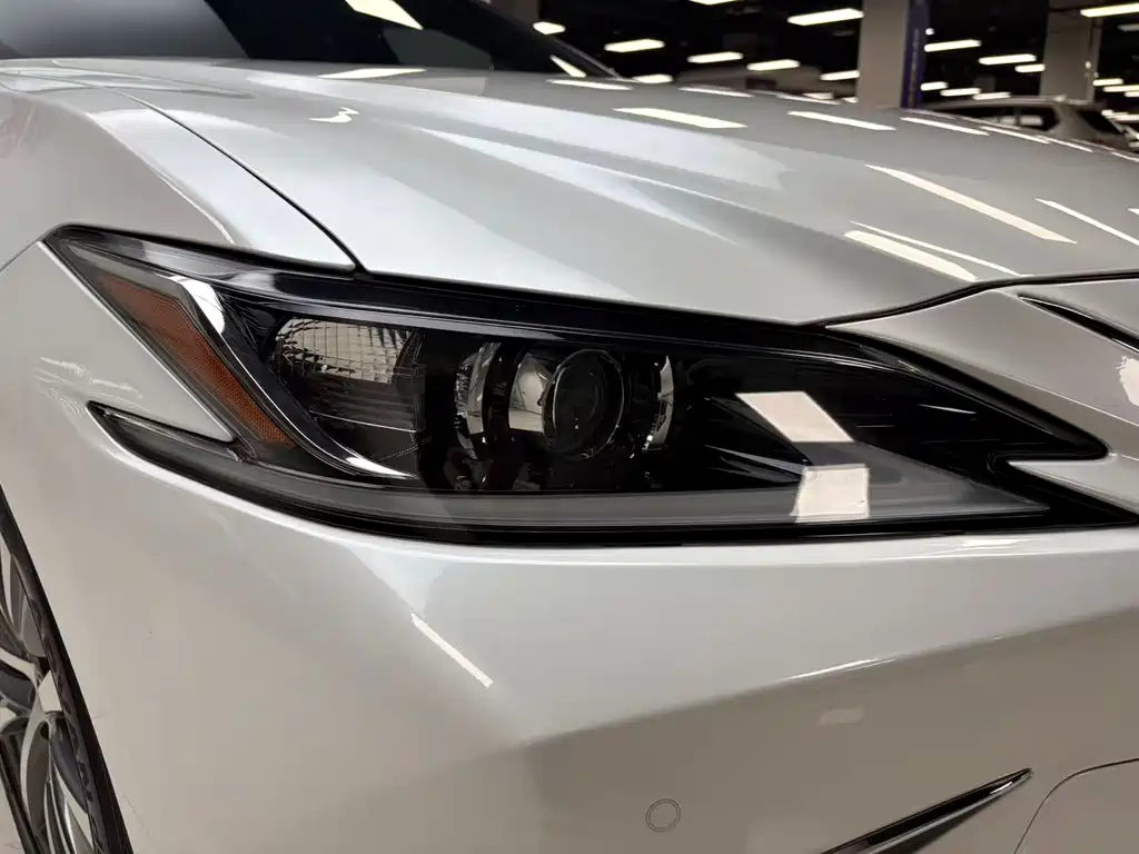 Lexus ES 2021 — фото 19