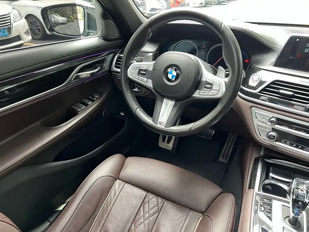 BMW 7 Series 2018 — фото 7
