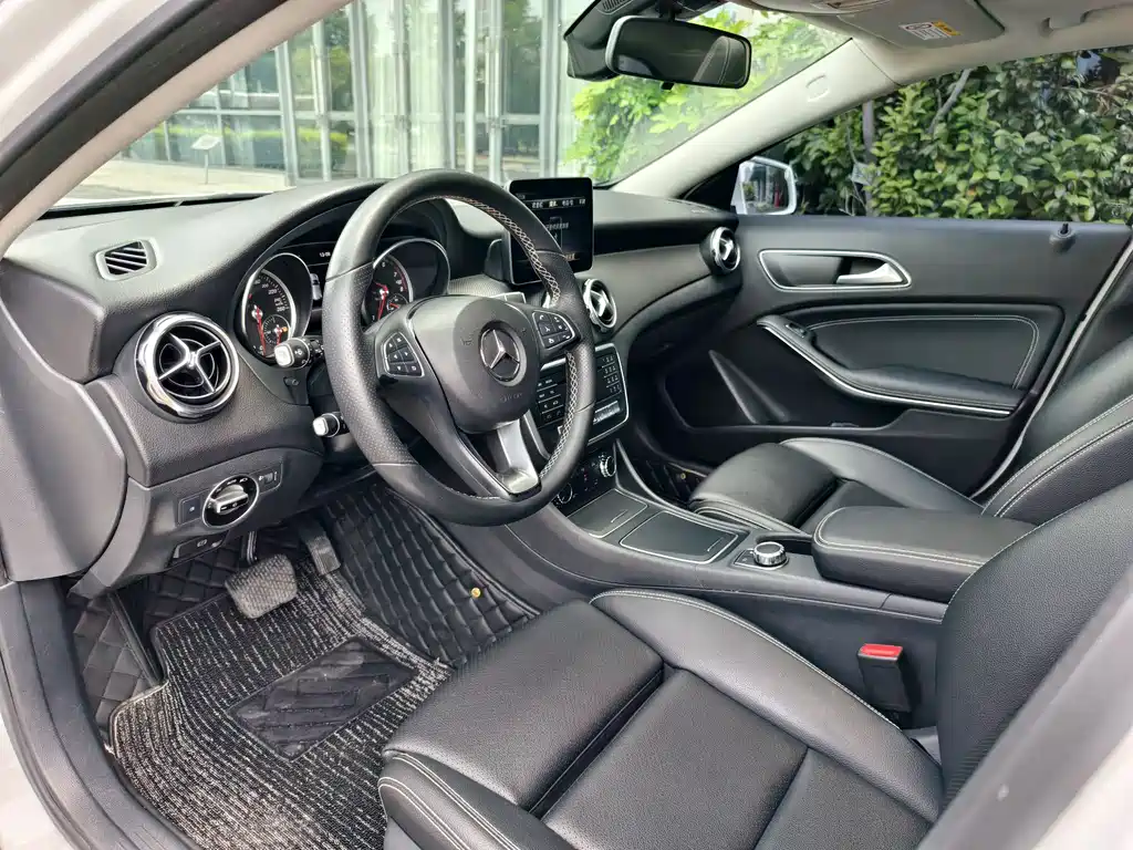 Mercedes-Benz GLA 2018 — фото 11