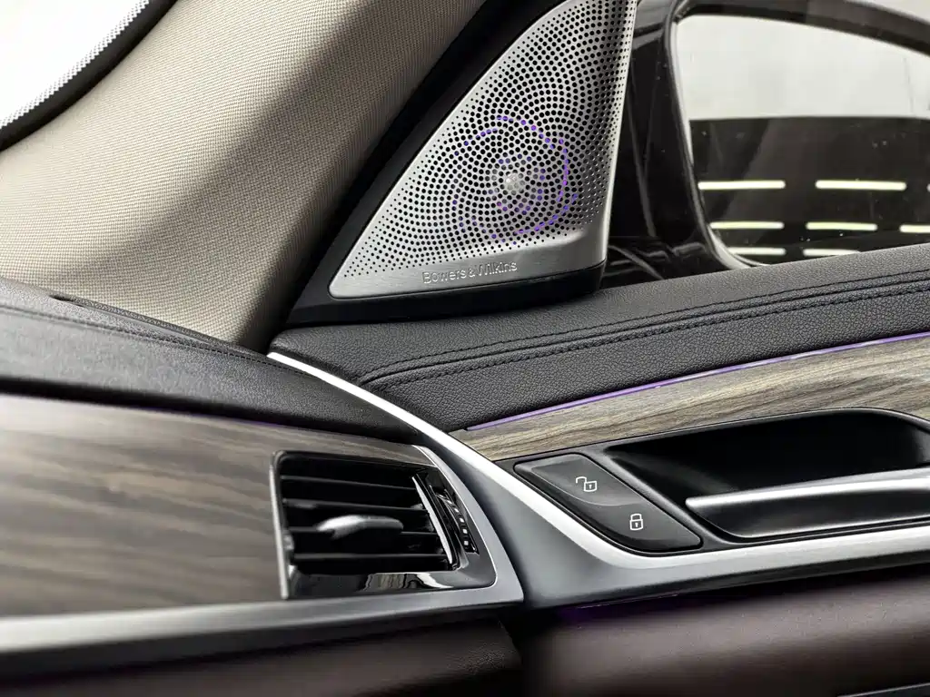 BMW 5 Series New Energy 2019 — фото 14