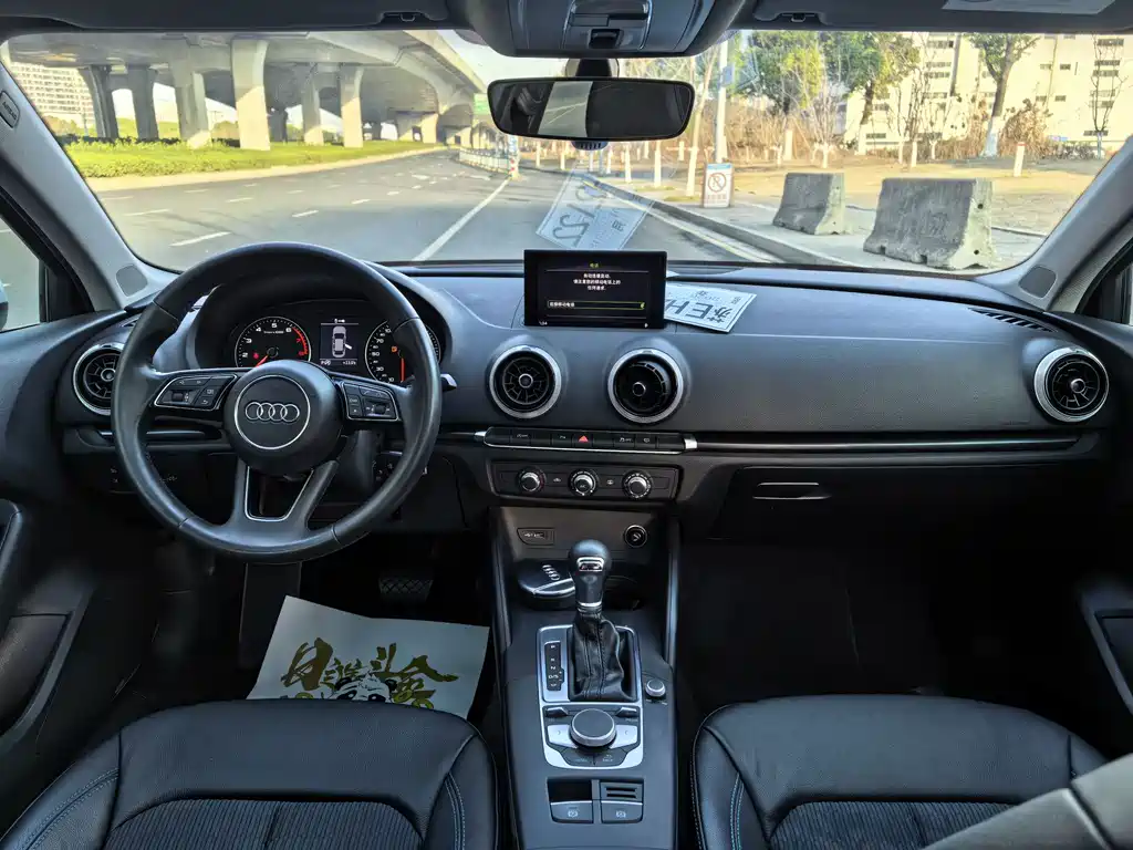 Audi A3 2018 — фото 11