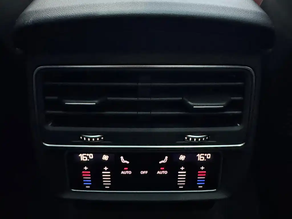 Audi SQ7 2024 — фото 12