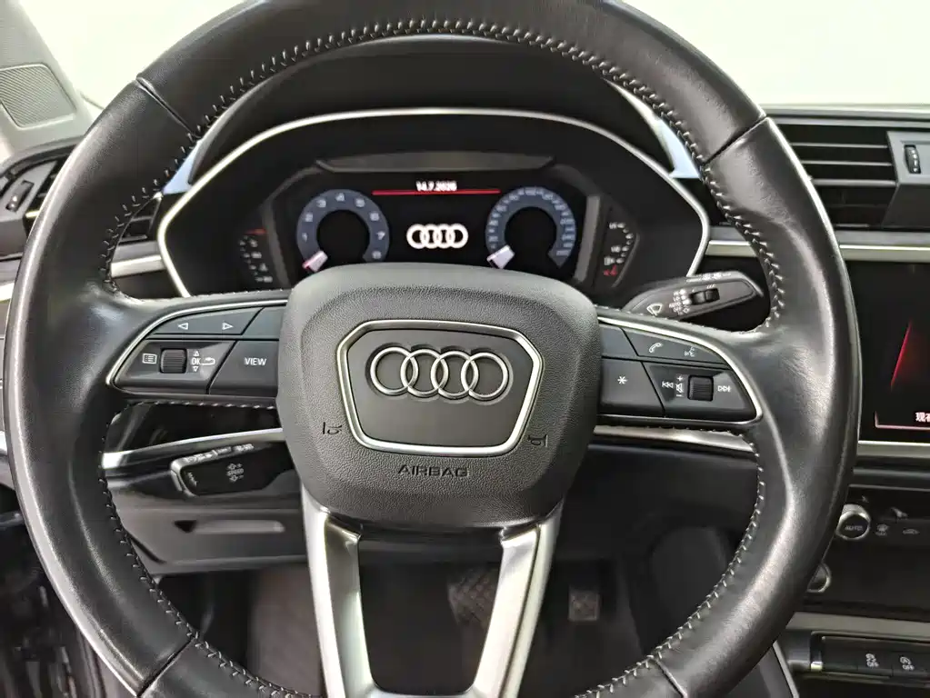 Audi Q3 2022 — фото 8