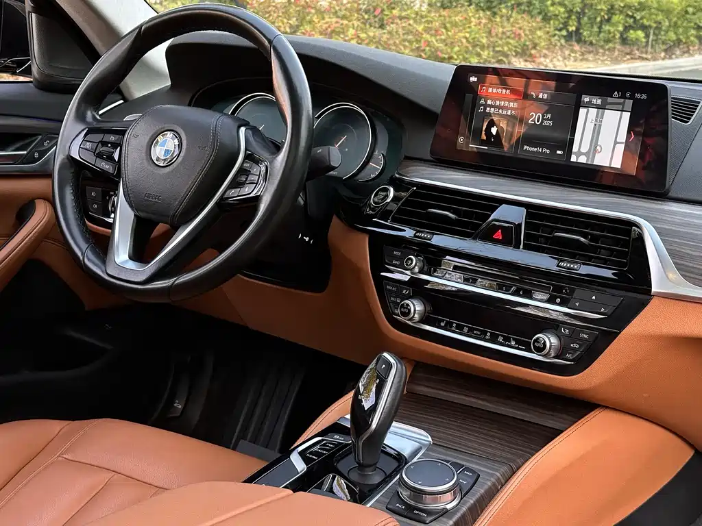 BMW 5 Series 2018 — фото 13