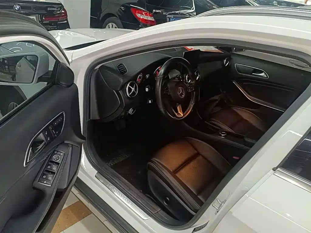 Mercedes-Benz GLA 2017 — фото 16
