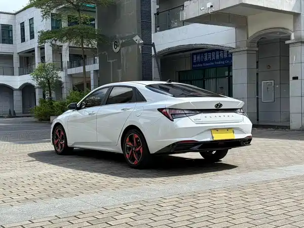 Hyundai Elantra 2022