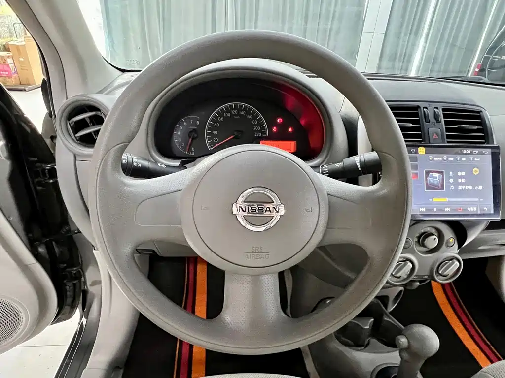 Nissan Sunny 2011 — фото 11