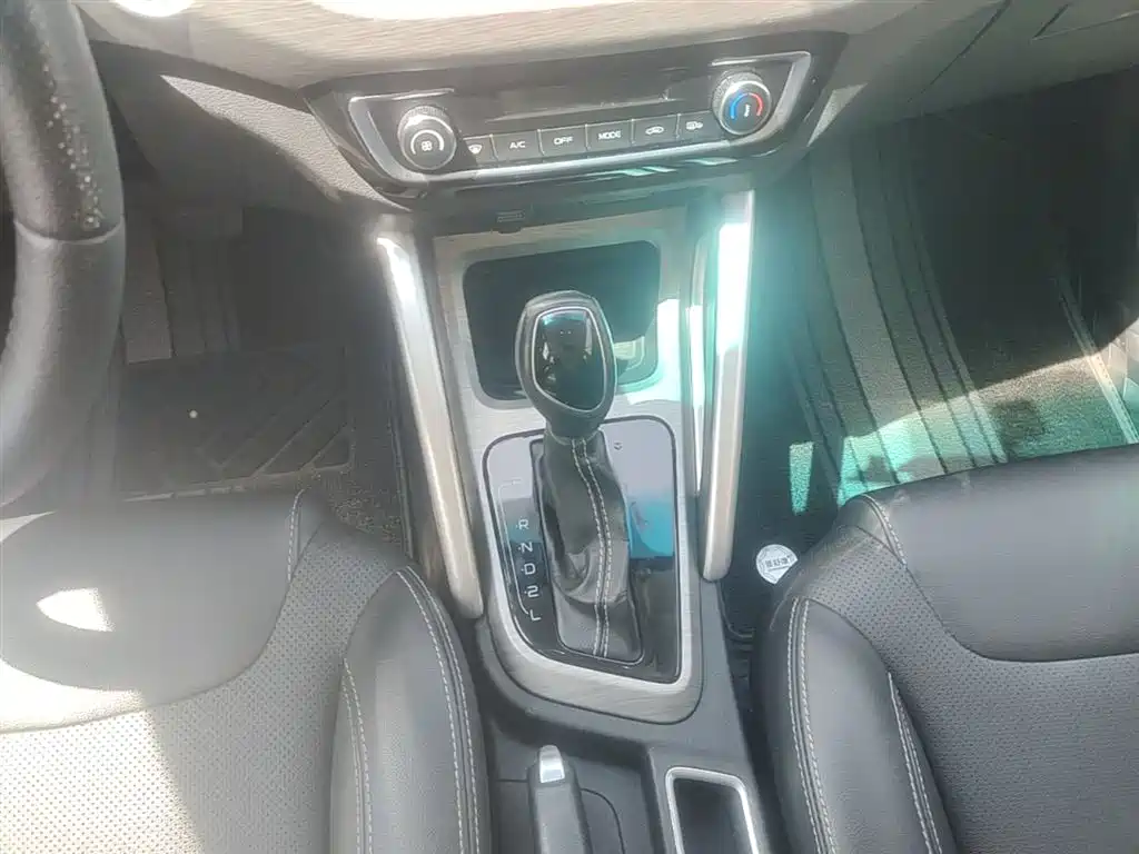 Geely Vision X3 2019 — фото 14