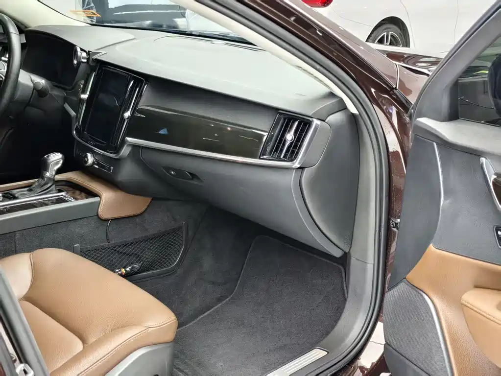 Volvo S90 2018 — фото 11