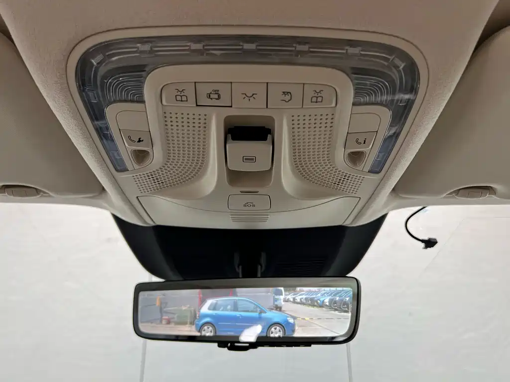 Mercedes-Benz V-Class 2023 — фото 19