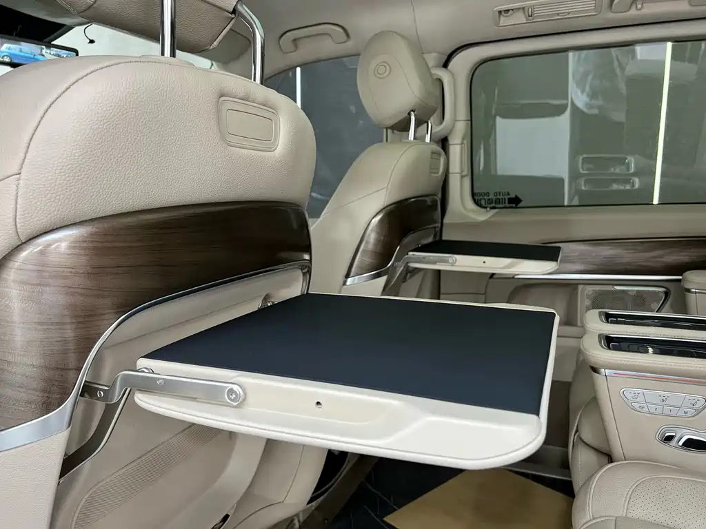 Mercedes-Benz V-Class 2023 — фото 27