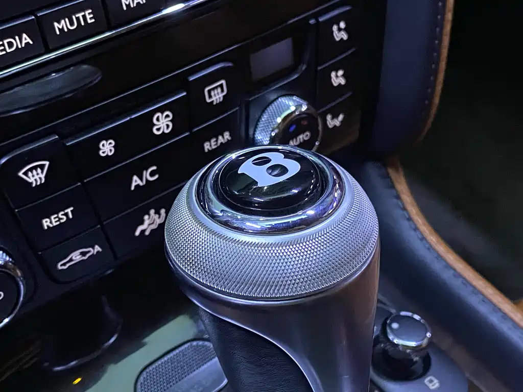 Bentley Flying Spur 2012 — фото 23