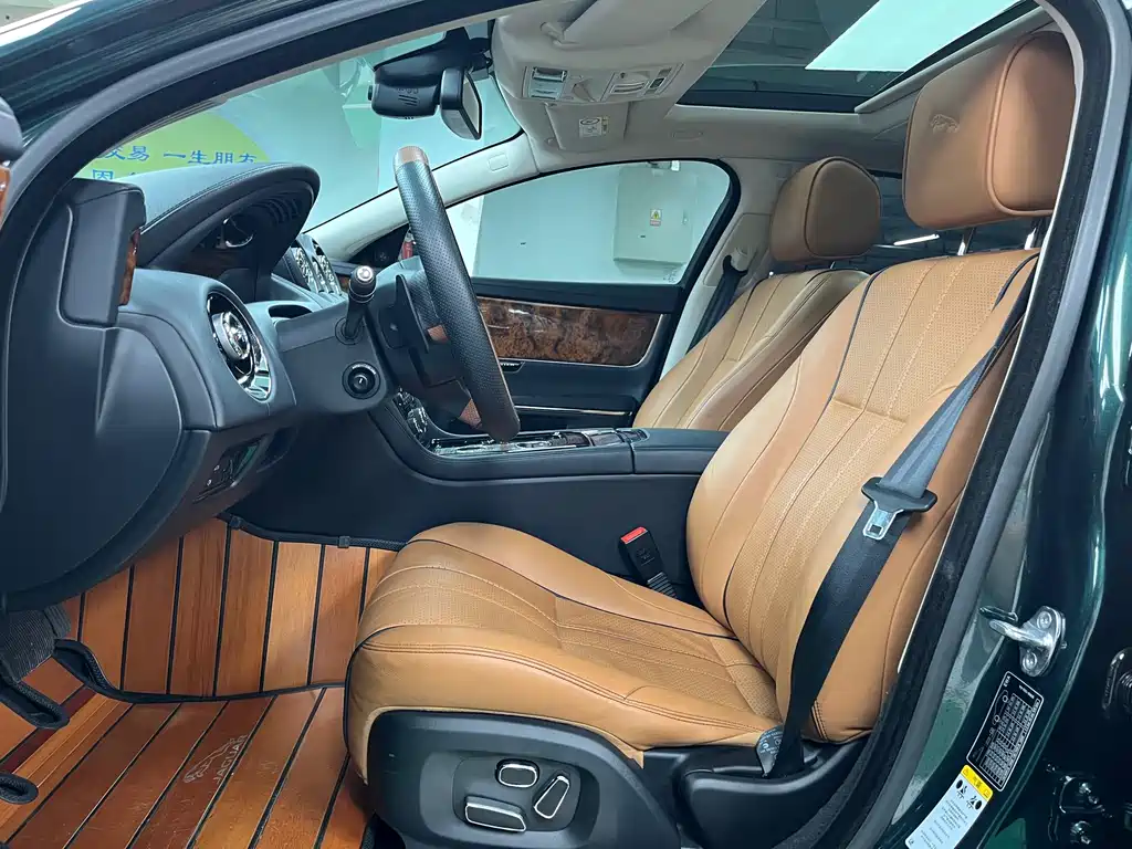 Jaguar XJ 2015 — фото 10