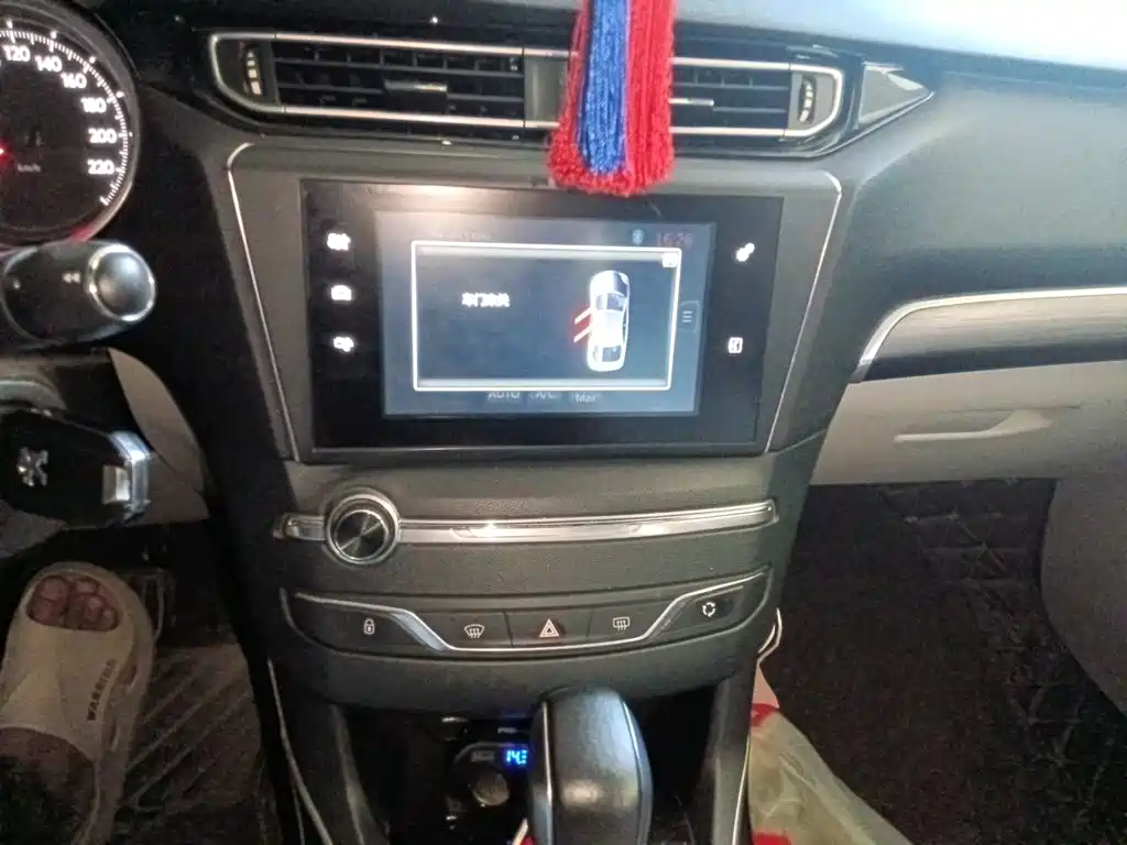 Peugeot 408 2015 — фото 14
