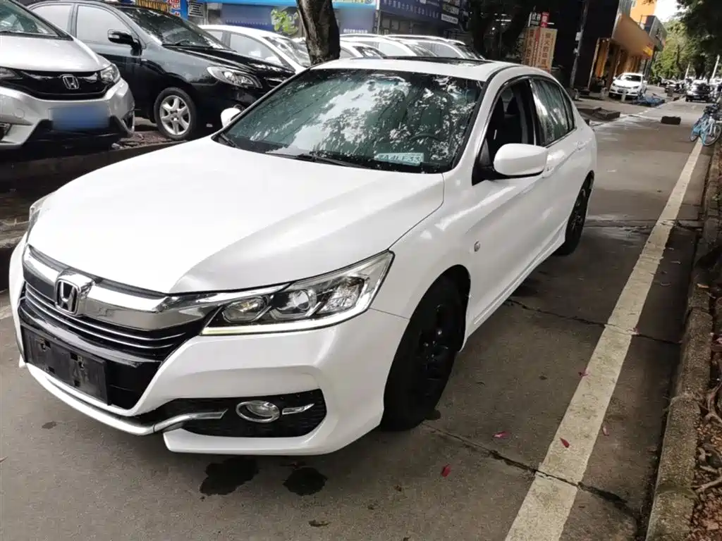 Honda Accord 2016 — фото 1